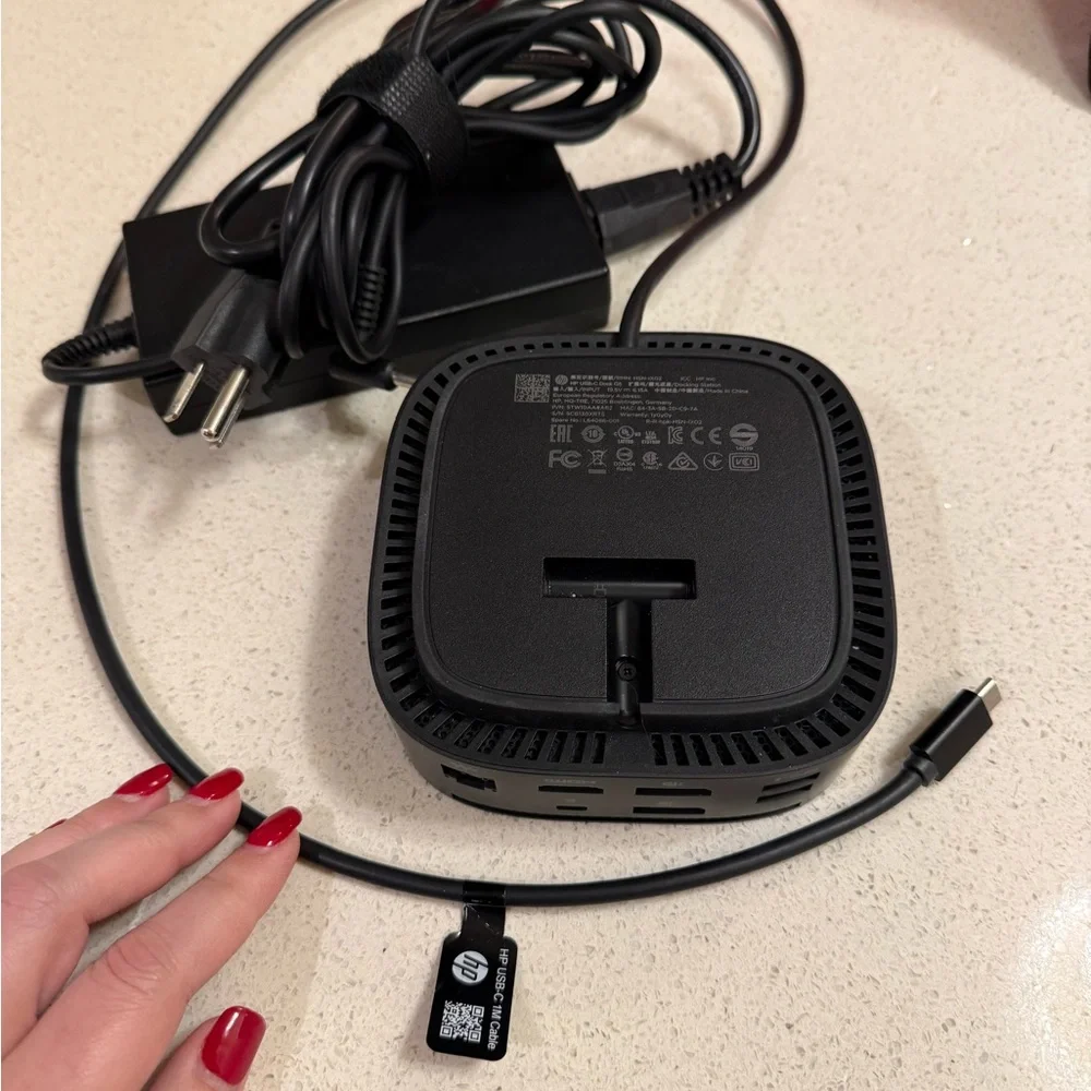 HP Black Charging Station